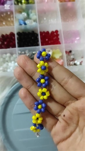 let's bead bracelet with a flower pattern #beading #jewelrymaking #shorts