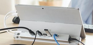 そこにくっつけるの!? SurfaceでHDMI、LAN、USB3.1 Gen1を拡張する多機能ハブ
