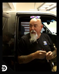 13K views · 65 reactions | Joe, Bruno y Heather enfrentan problemas eléctricos en el GMC Typhoon 1993 mientras lo restauran. Esta poderosa camioneta de más de 600 HP está en buenas manos. ¡Acompáñanos en esta aventura de restauración y mira cómo superan cada desafío!   #InvasiónDeGarajes Disfruta el contenido de Discovery en MAX. Suscríbete ahora: <https://dub.sh/MAX-DiscoveryLA> | Discovery Latinoamérica | Facebook