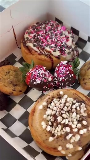 Preorder our Signature Box 🤍 Perfect for sharing (or keeping all to yourself 😉). A delicious mix of fresh-baked, made-from-scratch favorites that makes any day sweeter. Don’t wait—secure yours today! #cinnaholicvisalia #signaturebox #preordernow #freshbaked #madefromscratch #sharethesweetness #dessertgoals #visaliaeats #centralvalleyeats #fresno #clovis #tulare #california