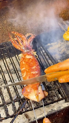 Seafood Lovers: 😋 Charcoal Grilling Squid 🦑 #seafood #shorts