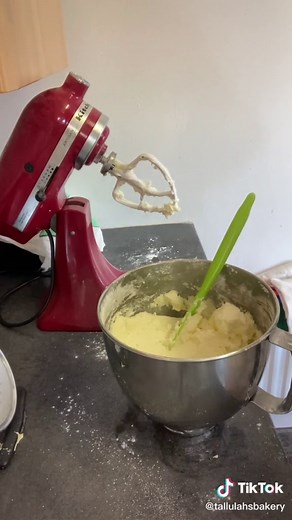 How to Make Buttercream Filling: Step by Step Tutorial