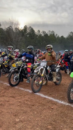 Warrior class showing out at the Big Buck #GNCC this morning 💪 A huge 25 rider battle for the 8am top spot on the box #GNCCRacing | Grand National Cross Country Series