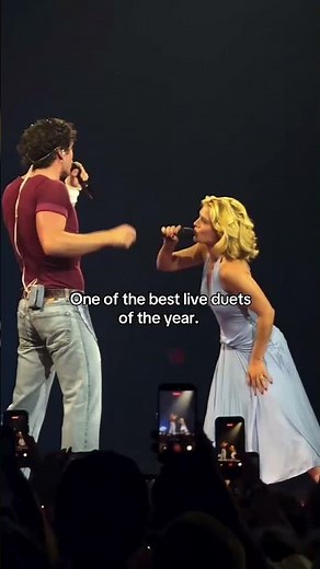 Benson Boone and Ashe performing “Time Of My Life” live on the Wanted Man tour 🫶 #bensonboone