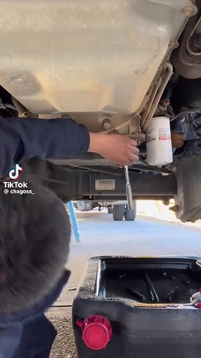 Oil Change Fail: Worst Mechanic Mistake Caught on Camera!
