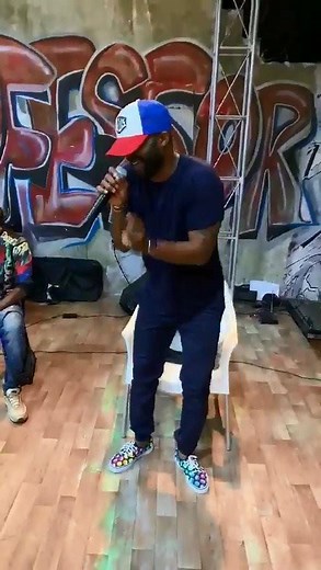 Quand Fally Ipupa chante pour sa femme❤❤❤❤----BAFANA LA TRADUCTION FRANÇAISE CHANSON DÉDICACÉ À LA QUEEN NANA KETCHUP BAFANA L'ÉPOUSE DE FALLY IPUPA. Ma situation en Amour était instable mais depuis que jai rencontré Nana tout est desormais équilibré. L'arbre de mon Amour était un citronnier mais depuis que je suis avec Nana le citronnier à commencé à produire des oranges. Nana ketchup m'a rendu Heureux Regardez comment El Mara est devenu Heureux 🙌 Pour mieux comprendre la langue française fait