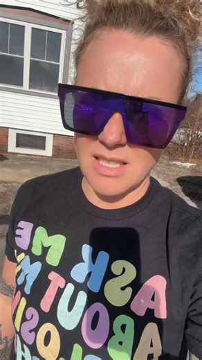 My bestie got me this shirt @justinsnow108 story time? #marathontraining #girlsruntheworld #hasspringsprung #girlswithtattoos #runnh