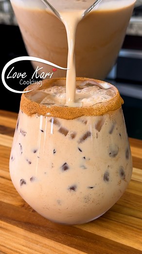 Creamy Horchata de Café con Chocolate. It's the perfect mix of creamy, chocolatey, and just a hint of coffee to wake up your taste buds 😋 Super easy to make and so refreshing, especially over ice. If you love horchata and café de olla vibes, this one’s for you 🥰 Please comment below what recipe you would like to see next. Also, check out our YouTube Channel for the full video and for more delicious recipes. Link in Bio 😊 HORCHATA DE CAFÉ CON CHOCOLATE INGREDIENTS: ► 1 cup of rice ► 1 cinnamon
