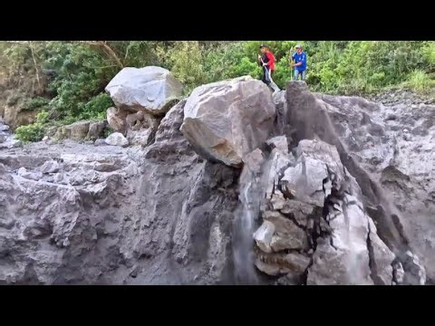 Cliff Collapses! Dangerous Volcanic Sand Work - Volcanic Sand Miners vs. Nature’s Raw Power