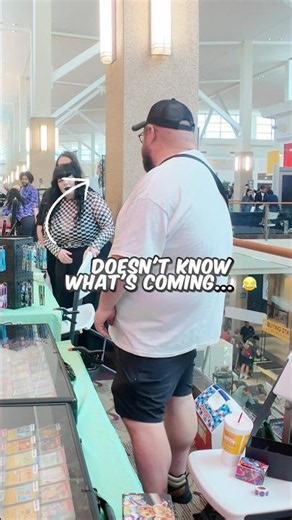 THIS is why you NEED to watch out for kids at a card show 😱