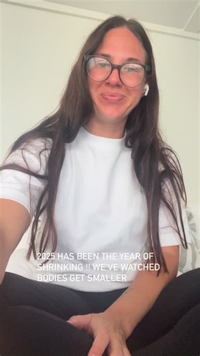 Shrinking didn’t just return in 2025, it was rewarded! It felt like this was the year of shrinking, wrapped up in wellness, discipline and ‘health’ 2025 made it hard to exist in a body without self surveillance! This is a reflection on bodies, power and the quiet return of thinness. More over on Substack #bodyimage #bodyneutrality #bodypositivity #dietculture #antidietculture | Find Balance Nutrition and Wellbeing