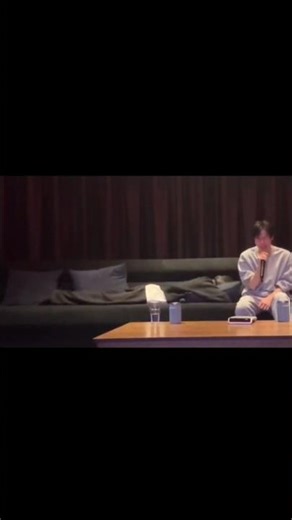 V randomly went to the bed 🤣#taehyung #jungkook #seokjin #btslive