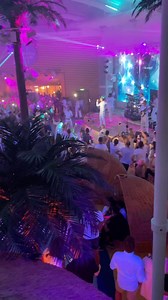 Indoor beach club | black & white party | Aidacruise💃#aidanova #beachclubs #party #nightparty | Mr.Ronde