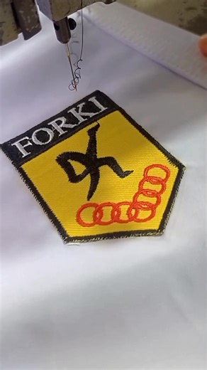 Pasang logo menggunakan mesin bordir #embroidery #sewing #foryoupage #sewingtutorial | Seni Bordir Manual