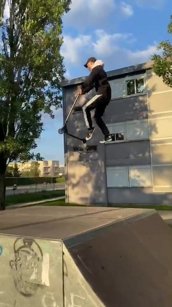Deconfinement clip /INSTAGRAM @logan_snl #ride #dangerous #scoot #cool #france #life #tatoo #renaultsportcommunity #poney