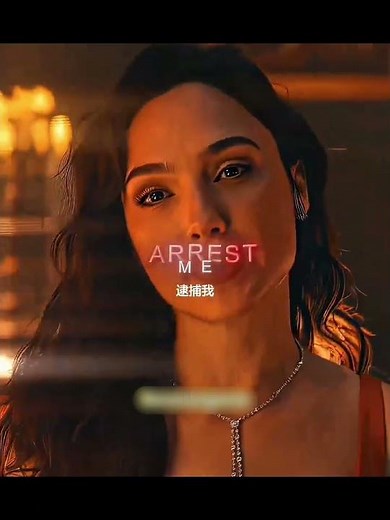 Two Men VS One Woman 😱🔥 | Red Notice Fight Scene | Gal Gadot | #shorts #enterntainment #edit