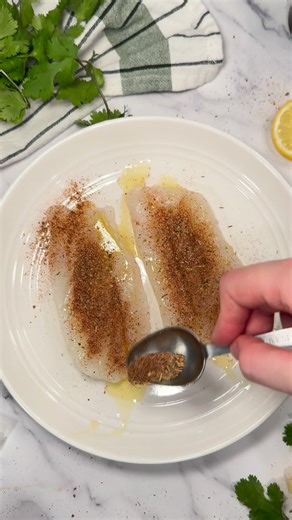 The perfect weeknight dinner idea!😋 #BakedCod #codfish #codrecipe #easydinner #recipe #seafood | The Effortless Cook