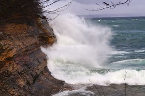 Minneapolis family rescued from Lake Superior along Michigan shoreline