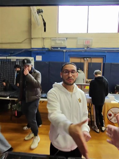 Alakazam Pokémon Card Trade & Vintage Card Showcase