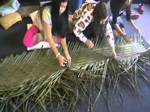 Te maki Tammata (weaving flax mats)