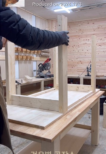 Simple and Sturdy Ways to Connect Table Legs