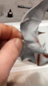 🦇 𝘽𝘼𝙏𝙈𝘼𝙉 🦇 ∆ Bats ∆ • Studio : Fandom Collectibles • Print : Tords 3D • Paint : AgalmA • Scale : 1/4 • Gift for my bro : Le Bat Collector ____________ #Batman #batmanarkhamknight #DCcomics #Print3D #NewCreator | AgalmA • Custom Paint