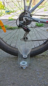 Keep your bike running smoothly with this quick and easy chain cleaning tip #diy #lifehacks #tips #skills #tricks #bikechain #cleaning #chain #bike | Crafty Fixer