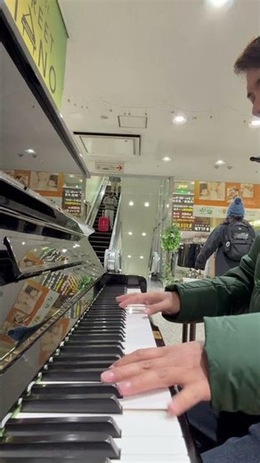 Street piano , kobe - Japan