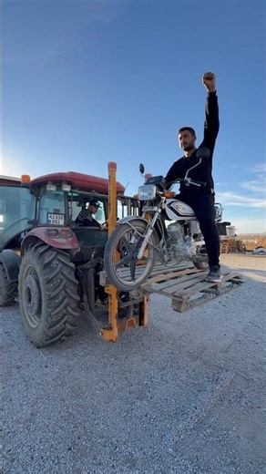 TRAKTÖR İLE MOTOSİKLETİ KAMYONA YÜKLEME TAKTİĞİ