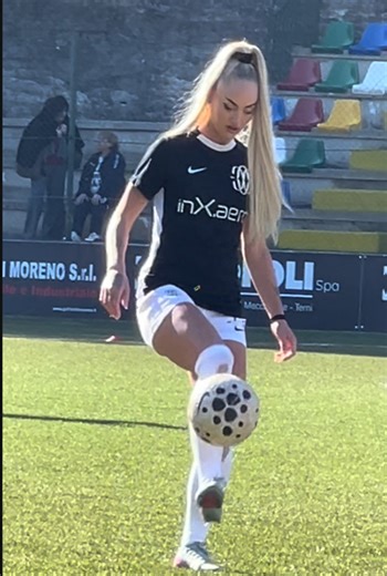 Alisha Lehmann la calciatrice più seguita al mondo con il Como a Narni per sfidare la Ternana Women | Radio Tele Galileo