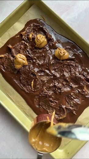 5-Ingredient Snickers Chocolate Bark | Minimalist Baker Recipes