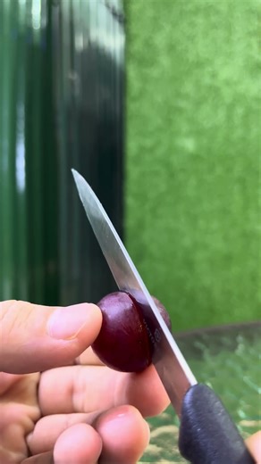 Satisfying Grape Cutting