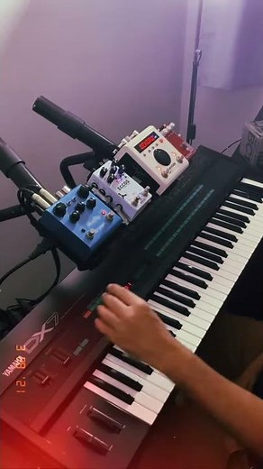 Yamaha DX7 and Pedals (with Looper)