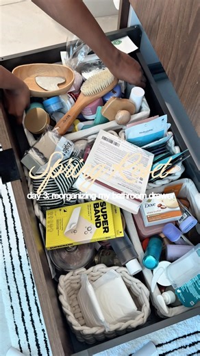 Organize my bathroom drawer✨ #bathroomorganization #organizedhome #organizewithme #skincare