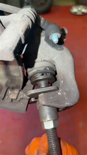 Vauxhall zafira 2013 rear brake pads replacement