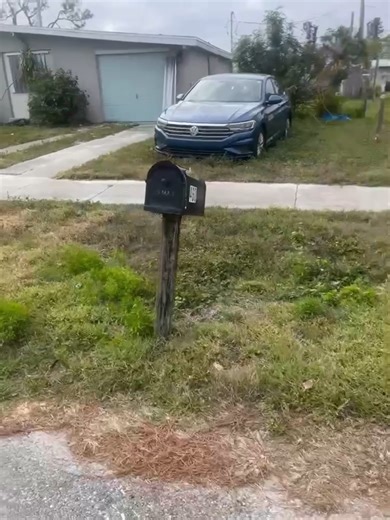 Modern mailbox By Mailbox Factory FL, Custom Mailbox fabrication and Installation call us 786-583-4659 aluminum material - powder coating - paint - Floating numbers - Box (Approved by the USPS) - Solar lights - Base and pebbles (Additional price) #mailboxes #mail #solarlights #mailboxflorida #mailboxesfl #frame #aluminummailbox #aluminum #powdercoating #powdercoatedframe #metalmailbox #mailbox #portcharlotte #portcharlottefl #portcharlotteflorida #florida