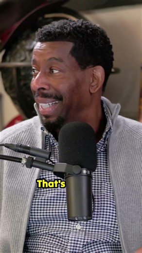 Get Smaller at Light Speed? The physics is wild!