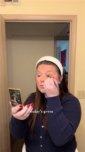 Happy Saturday!!!🧡 #grwm #nflplayoffs #gobroncos #redlighttherapy #makeup @SOLARIS LABS NY @YSL Beauty @e.l.f. Cosmetics @AquaphorUS @Estée Lauder @Hourglass Cosmetics @tarte cosmetics @7brewcoffee