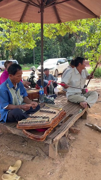 Cambodian traditional music