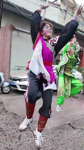 Unbeatable Senior Sister from Chaoshan: Watch Her Cool Moves