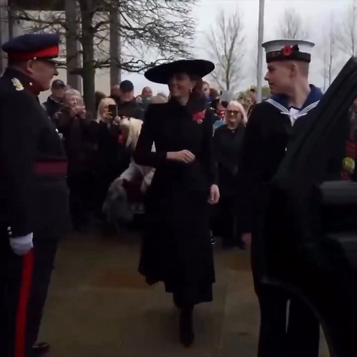 216K views · 3.2K reactions | Our Princess of Wales almost forgot to shake a man's hand before she left her engagement yesterday.. she didn't have to but she stepped back and shook his hand anyway to thank him凉凉 how sweet and thoughtful is she?!? Catherine truly is the best...beautiful inside and out  | Prince William | Facebook