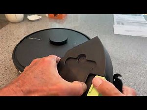 How to empty Dust Bin on iRobot Roomba