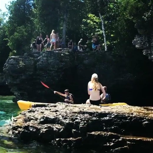 Summer Kayaking at Devil's Bathtub, Cave Point County Park ☀️