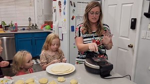 Compact 10'' Roti Maker Machine, Electric Tortilla Press with Detachable Handle, Prensa Para Tortillas,Chapati Maker Machine, Burrito Maker, Tortillera, Black