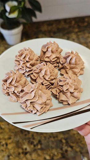 298K views · 4.3K reactions | Cea mai buna crema pentru torturi si prajituri #yummy #cremaprajituri #retetesimple #reelsfb a | In bucatarie cu Jenny | Facebook