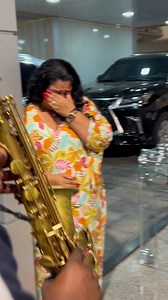20K views · 1.1K reactions | Mulher não aguenta e chora ao tocar do melhor saxofonista Sebastião Vicente Sax , na companhia de LisDecorações LDA,Angola. No tema : tá chorando porque ? WhatsApp 934840841 993231013 Patriota | LisDecorações LDA,Angola. | Facebook