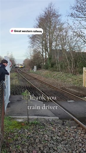 Topsham, Devon Even a simple wave can make your day. #train #happy #kindness #day #devon