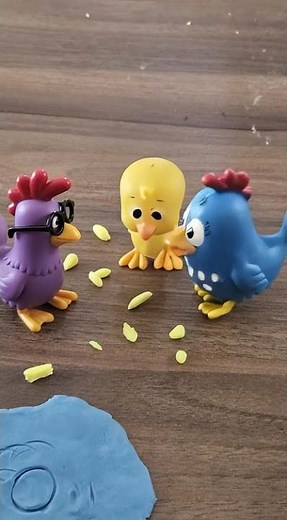 Galinha Pintadinha - A Galinha e o Pintinho e o Galo Carijó comem milho