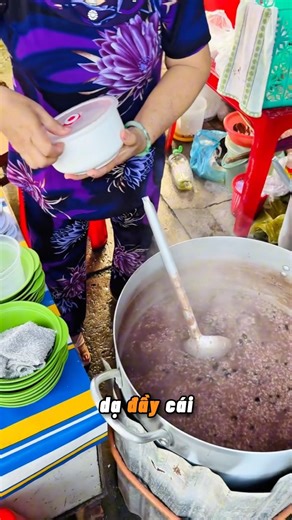 Have you ladies tried bean porridge with coconut milk? #westernvietnam #cuisine #deliciousfood #e...