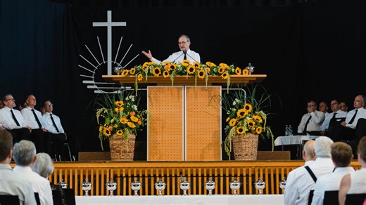 12K views · 780 reactions | “It’s that simple,” the Chief Apostle says, referring to our heavenly relationship with God. Here is the video excerpt from a divine service. | New Apostolic Church | Facebook